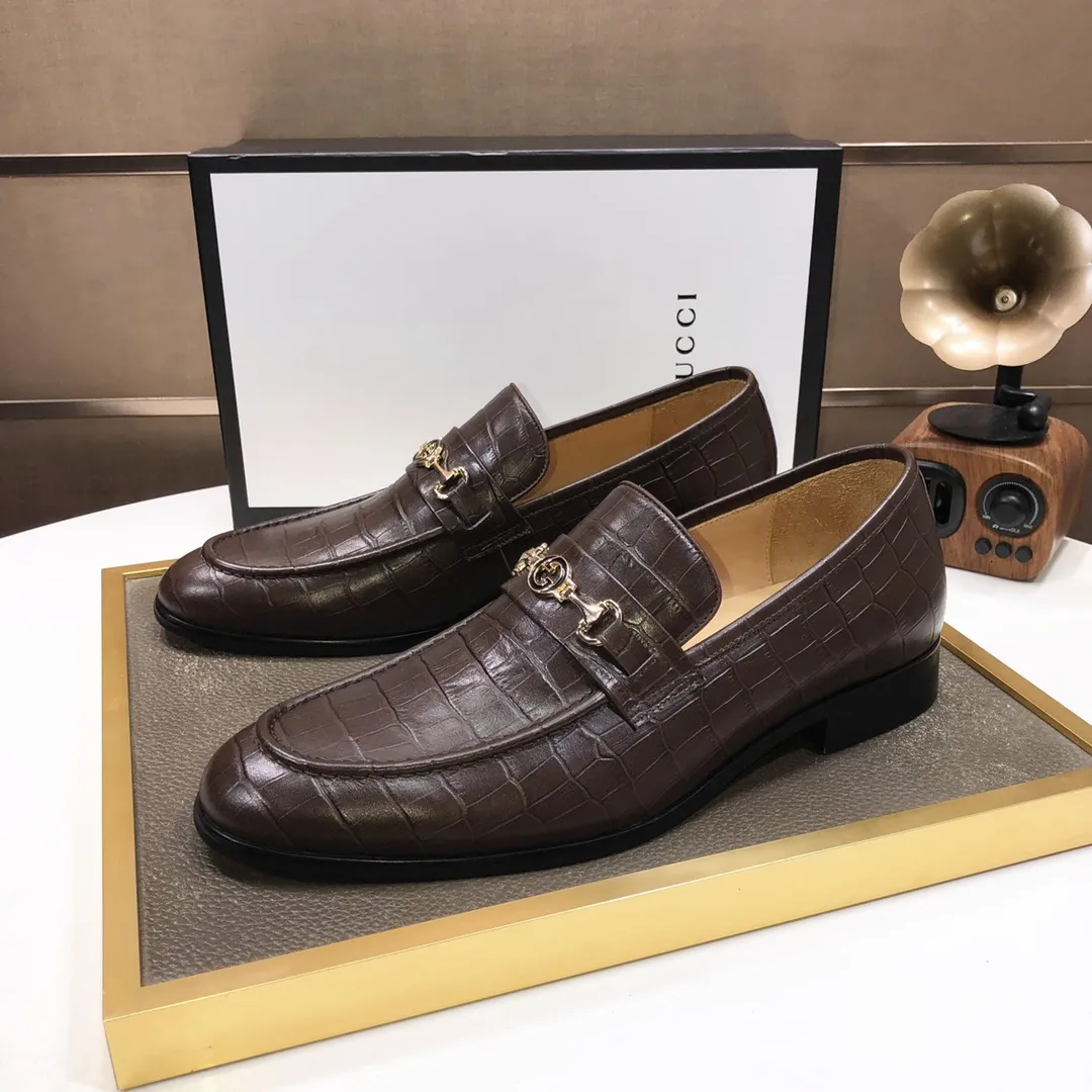 Men's shoes💰500💰Italy's top luxury men's shoe giant (GUCCI) (Gucci) (full cowhide lining) new arrival🍃Original European style🔰 Pleasant to the eye😍In order to make the shoes more durable and non-deformable🌀The production continues to follow traditional methods but there is still no lack of innovation💪Choose original sheepskin for the leather♻️ Smooth and natural And extra bright ⭐Made of imported cowhide, the first choice of rich people 38-45 (45 customized)